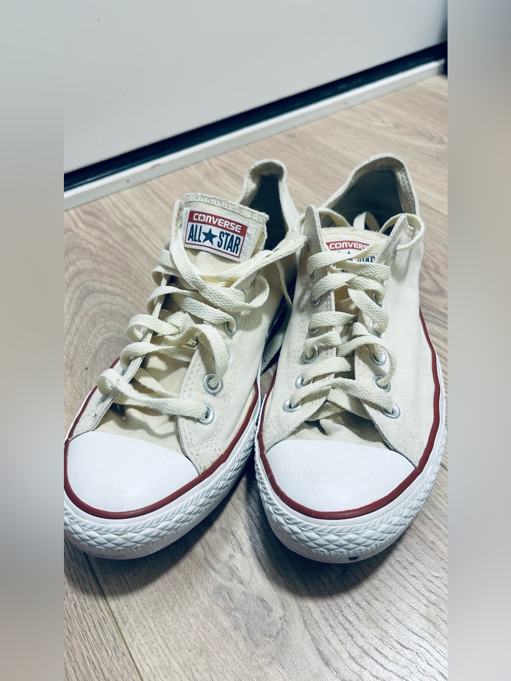 Converse Chuck Taylor All Star Unisex Sneakers – Men’s 10 / Women’s 12 – Cream